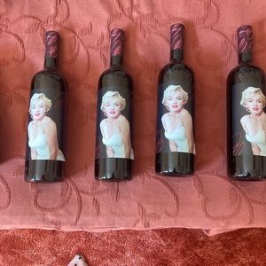 Marilyn Merlot 2000  Full bottle Collectible one bottle rare